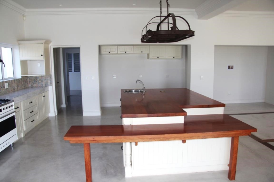 5 Bedroom Property for Sale in Whale Rock Western Cape